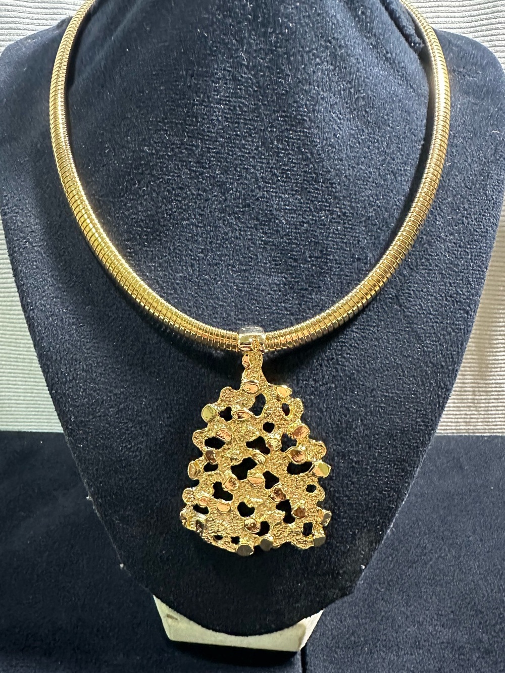 NOS/ Vtg Diamond Cut Gold Plated Nugget Pendant Omega Necklace